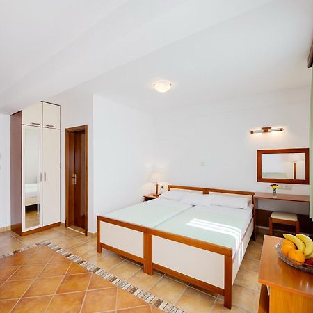 Apartments Ivona Будва Стая снимка