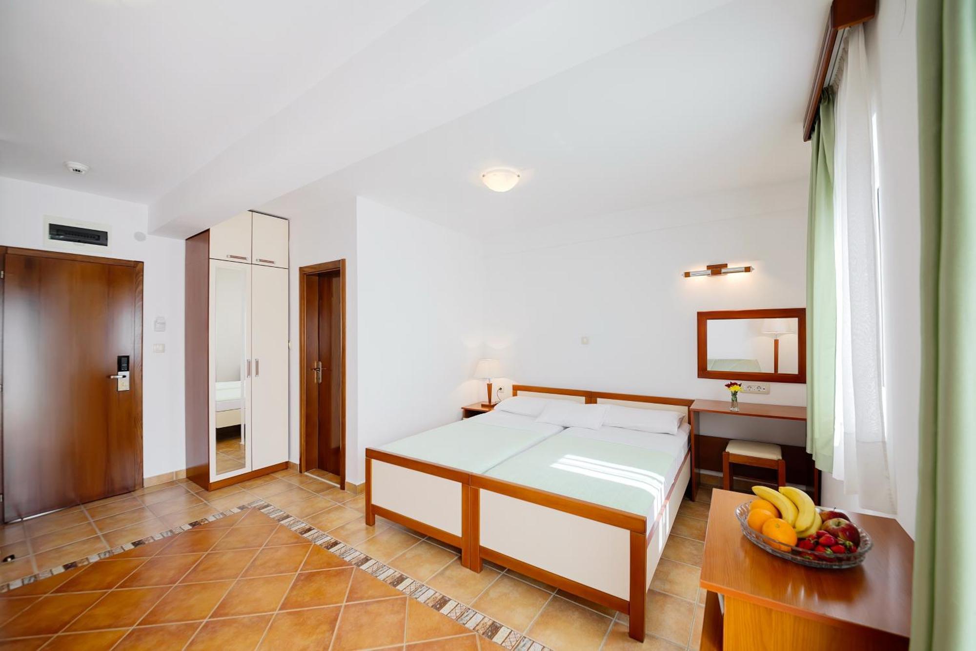 Apartments Ivona Будва Стая снимка