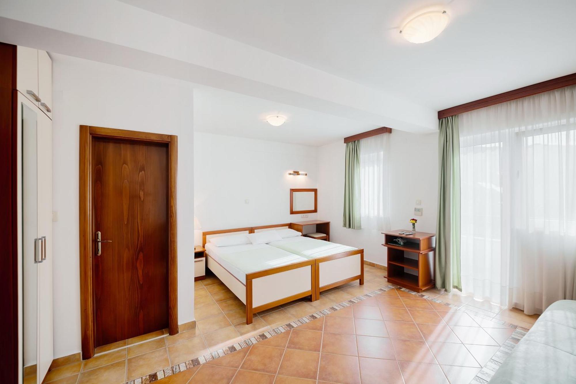 Apartments Ivona Будва Стая снимка